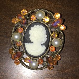 Boutique Brooch (fancy pin to wear on collar)🎉💖